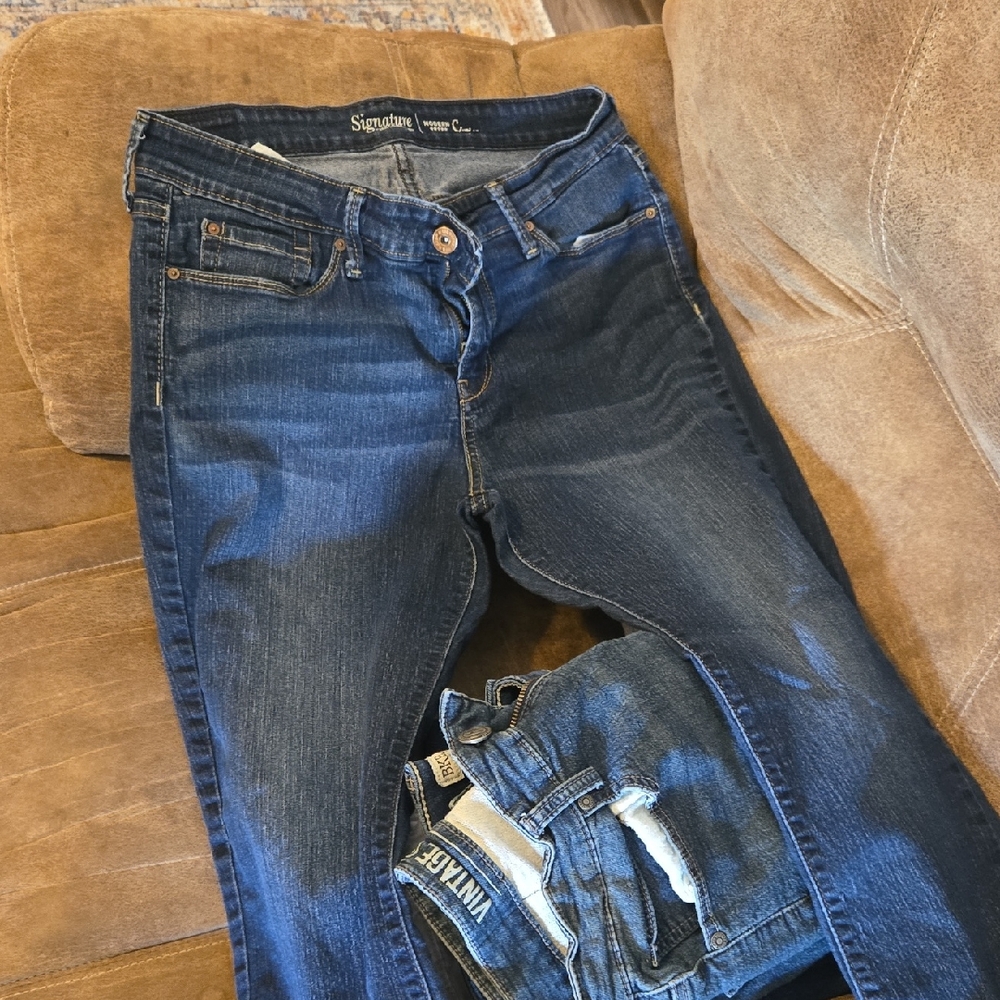 Signature Women's Dark Wash Ankle Jeans
